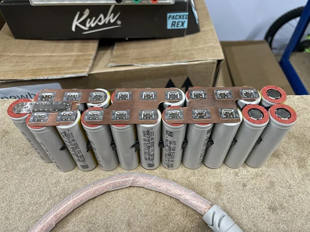 Commuter battery pack, cells exposed